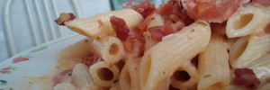 Un primo veloce: Pasta pomodorini e ricotta con pancetta croccante